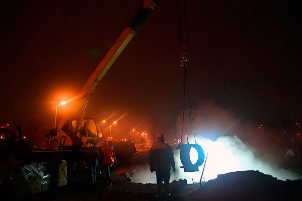 Ночной ремонт аварийного участка теплотрассы в Витебске. Фото Сергея Серебро