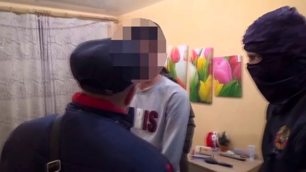 Кадр из оперативного видео задержания подозреваемого в Витебске