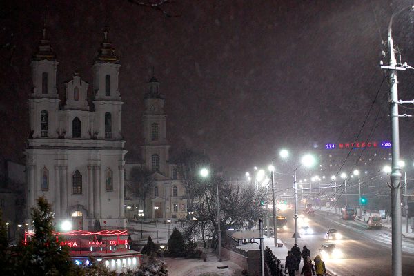 Сильный снегопад обрушился на Витебск. Фото Сергея Серебро