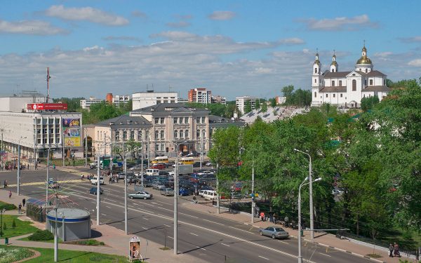 Вид на площадь Свободы и парк Фрунзе с Духовского круглика. Фото Сергея Серебро