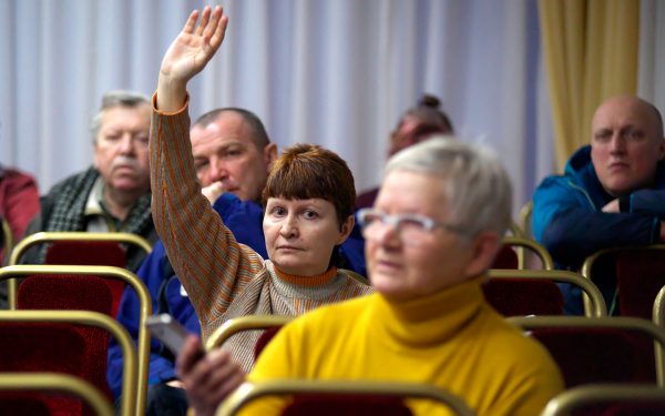 В Витебске прошла встреча с Николаем Козловым, который хочет стать единым кандидатом от оппозиции на президентских выборах. Фото Сергея Серебро