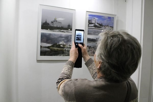 В городской ратуше открылась выставка «Когда в Витебск приходит весна…» витебского фотографа Юрия Шепелева. Courtesy photo