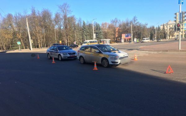 В Витебске такси сбило пешехода на зебре, ДТП произошло на площади Ленина. Фото ГАИ