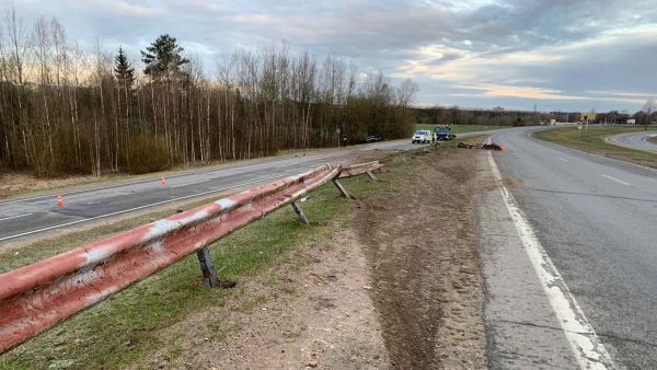 Молодые парни разбились на «BMW» под Новополоцком, водитель погиб. Фото ГАИ