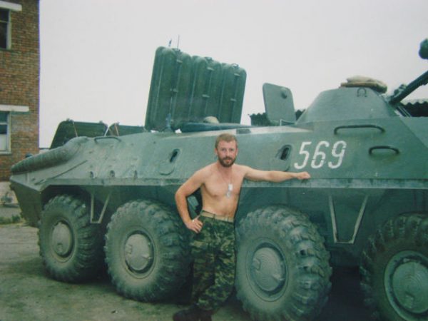 Андрей Новиков  во время командировки в Чечню. Фото из профиля в соцсетях