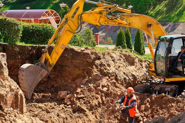 Земляные работы на месте гостиницы Брози в Витебске. Фото Сергея Серебро