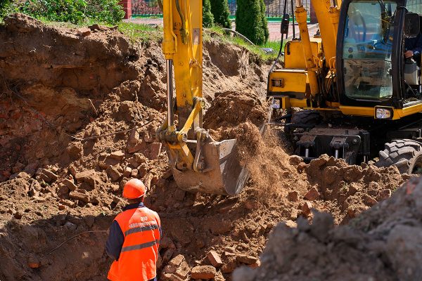 Земляные работы на месте гостиницы Брози в Витебске. Фото Сергея Серебро