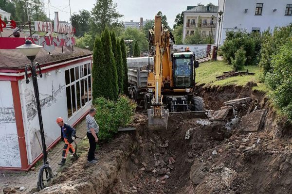 Прокладка траншеи для теплотрассы у кафе «Альгерд». Courtesy photo