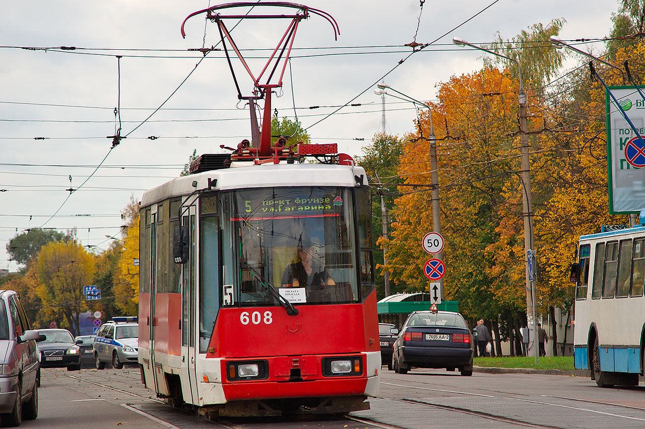 Трамвай №5 на проспекте Фрунзе в Витебске, 2012 год. Фото Сергея Серебро