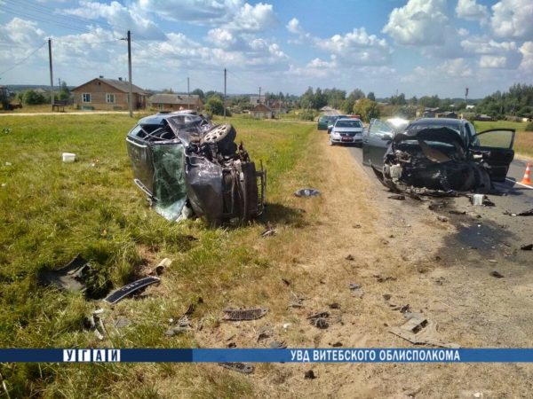 Маленький ребенок и его мама пострадали в результате столкновения двух авто в Поставском районе. Фото ГАИ