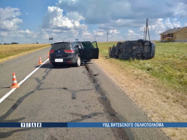 Маленький ребенок и его мама пострадали в результате столкновения двух авто в Поставском районе. Фото ГАИ