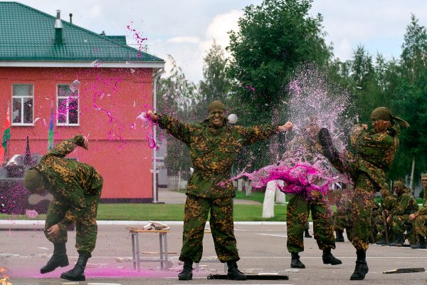 В День десантника в расположении 103-й Витебской отдельной гвардейской воздушно-десантной бригады прошел традиционный день открытых дверей. Фото Сергея Серебро