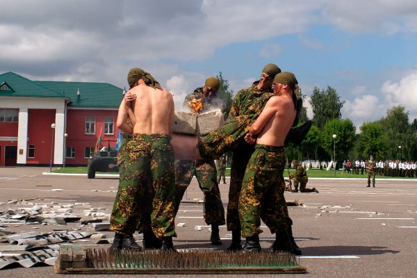 В День десантника в расположении 103-й Витебской отдельной гвардейской воздушно-десантной бригады прошел традиционный день открытых дверей. Фото Сергея Серебро