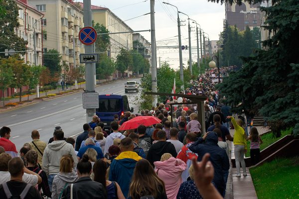 Не только женский марш — протестующие опять прошлись по Витебску. Фото Сергея Серебро