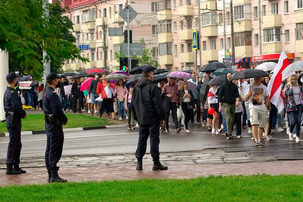 Не только женский марш — протестующие опять прошлись по Витебску. Фото Сергея Серебро