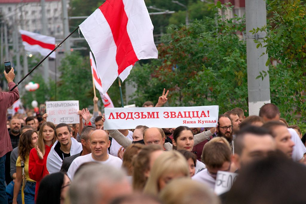 Марш зонтиков — как Витебск шлепал по лужам против диктатуры. Фото Сергея Серебро