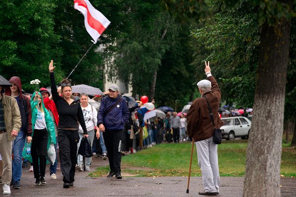 Марш зонтиков — как Витебск шлепал по лужам против диктатуры. Фото Сергея Серебро