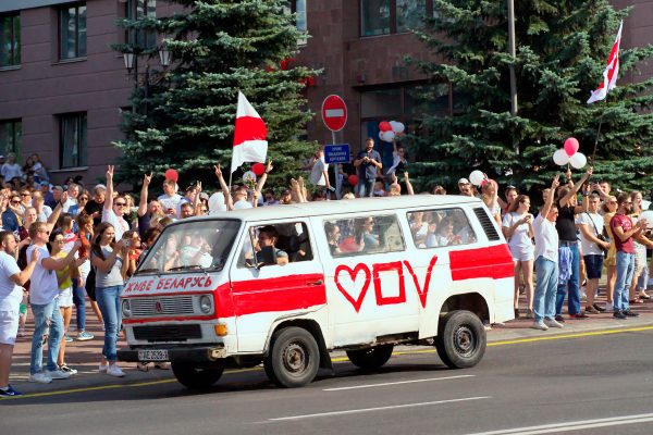 «Жывемабіль» «Volkswagen Transporter T3» на улицах Витебска. Фото Сергея Серебро