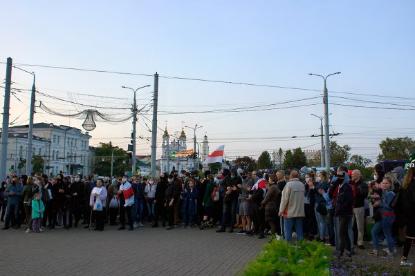 Марш светлячков — после тайной инаугурации Луашенко в Витебске возобновились протесты. Фото Сергея Серебро