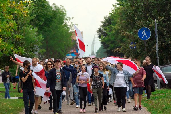 Шествие по  улице Чкалова Фото Сергея Серебро