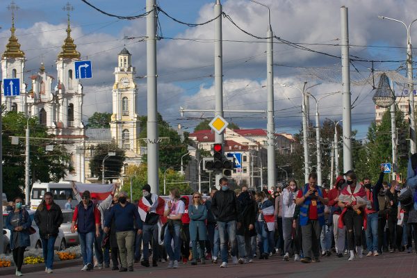 Шествие на 43-й день протестов в Витебске. Фото Сергея Серебро