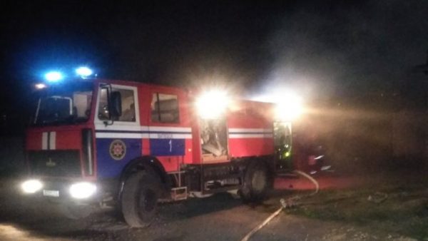 В Витебске горел гаражный кооператив, один автомобиль уничтожен, еще два — повреждены. Фото МЧС