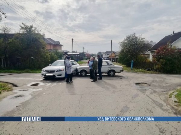 В Витебске «Жигули» въехали в бок «Honda», пострадал пассажир «шестерки». Фото ГАИ