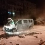 В Орше сгорел микроавтобус, пожарные устанавливают причину возгорания. Видео