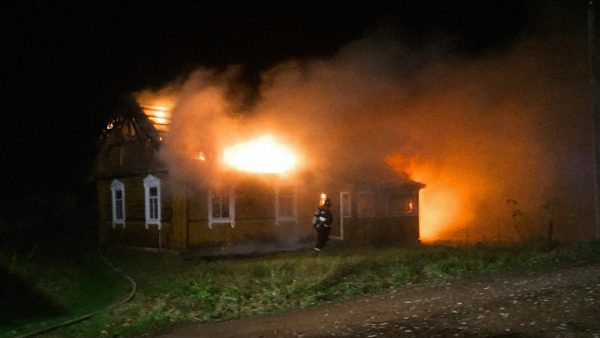 Два человека погибли минувшей ночью на пожарах в Витебской области. Фото МЧС