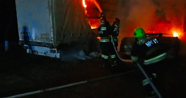 Взрыв газа в кабине фуры в Новополоцке: грузовик сгорел, а водитель попал в больницу. Фото МЧС