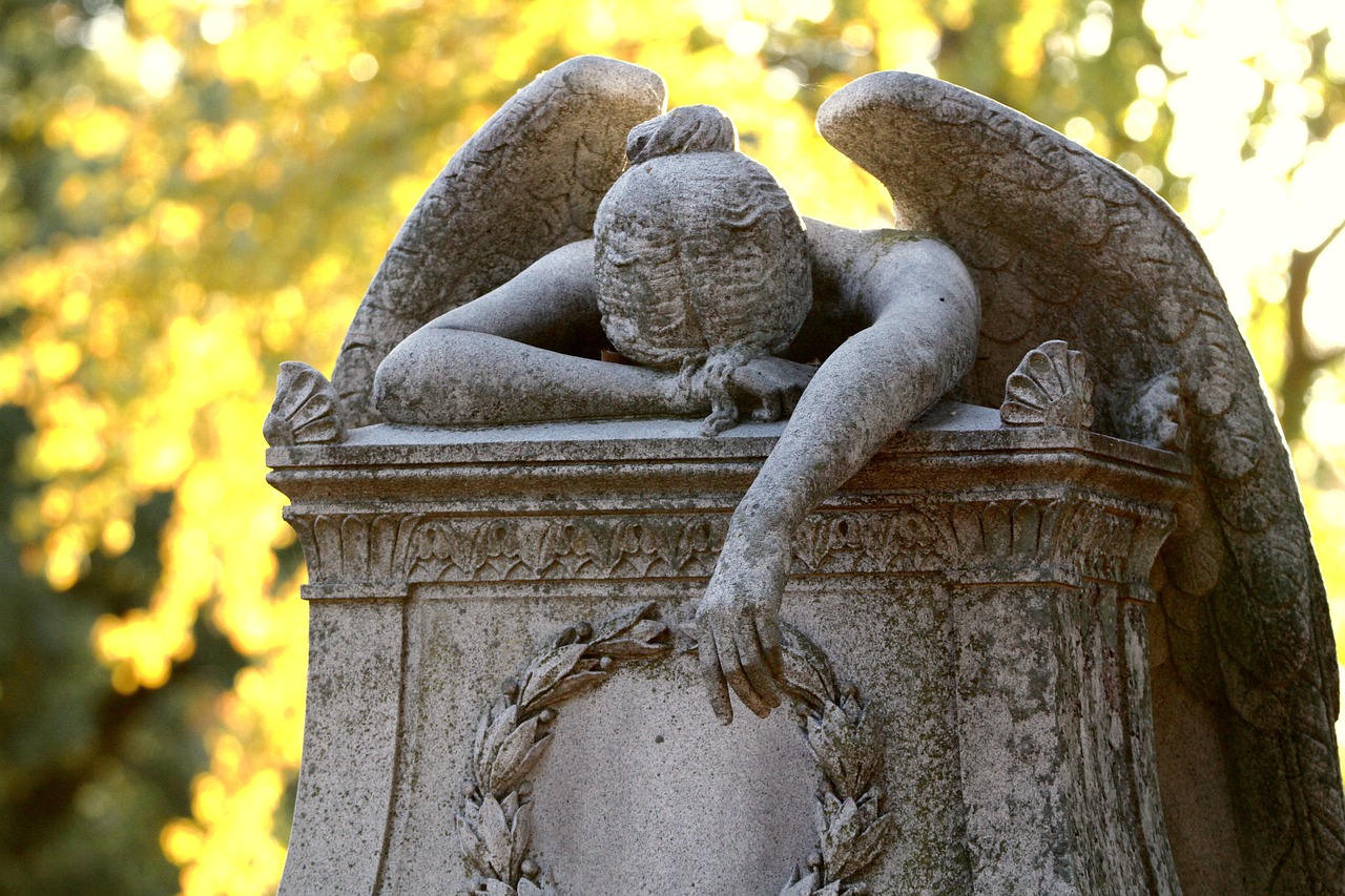 Надгробие, печальный ангел. Фото pixabay.com