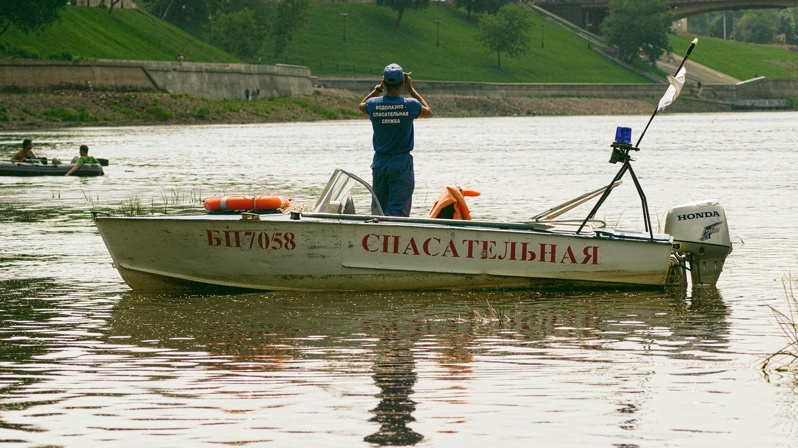 Спасатели ОСВОД на Двине в Витебске. Фото Сергея Серебро