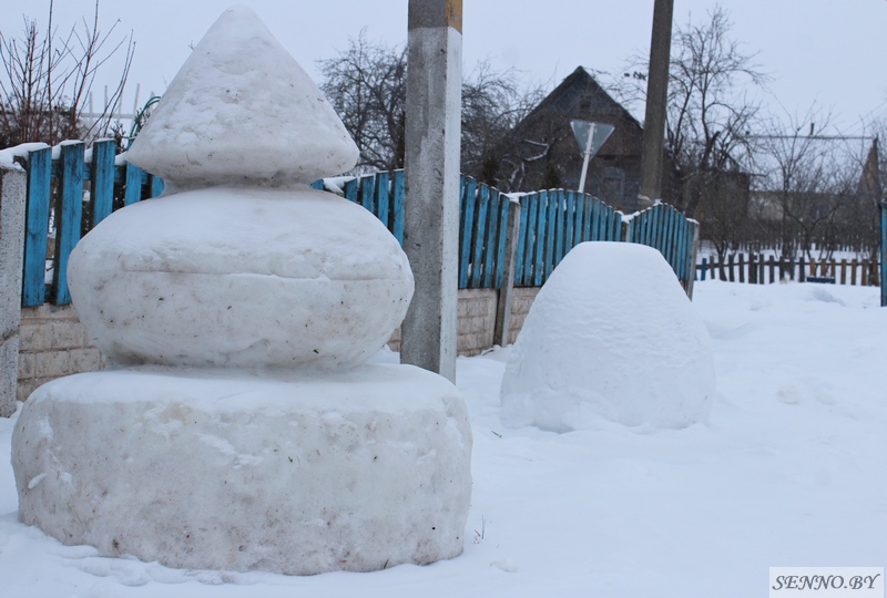 Удивительные скульптуры из снега в Моссорах. Фото Ксении Крупской / senno.by