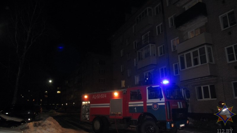 В результате пожара в Полоцке погибла пенсионерка, а ее сын получил ожоги. Фото МЧС