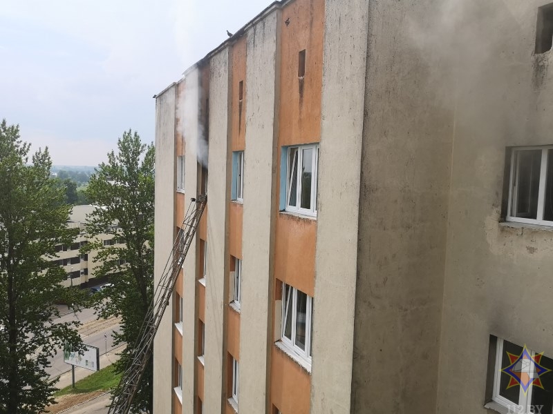 Пожар в общежитии произошел в Витебске, эвакуировано 75 человек. Фото МЧС