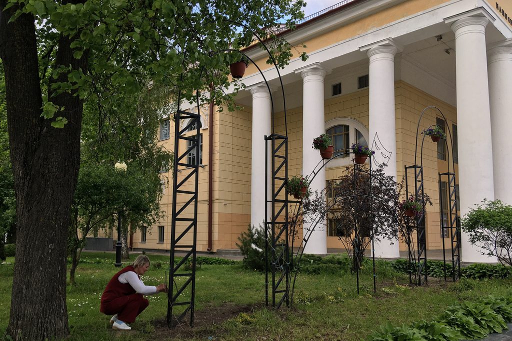 В Витебске возле театра появятся перголы. Фото Сергея Серебро