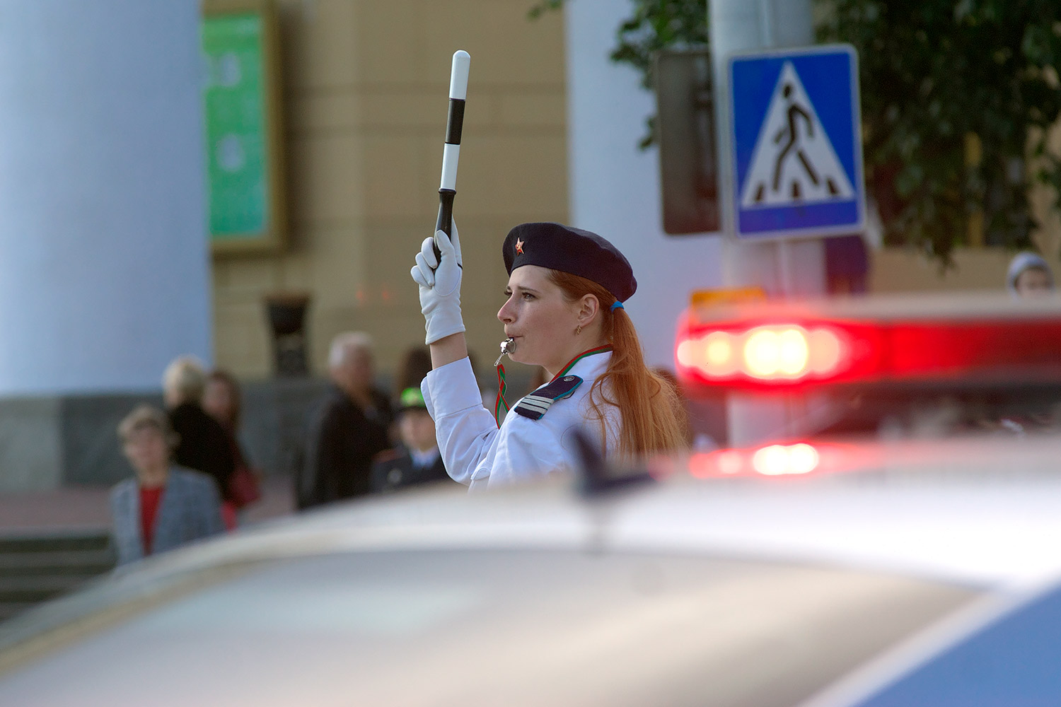 Сотрудница ОРУД во время «Славянского базара в Витебске». Фото Сергея Серебро