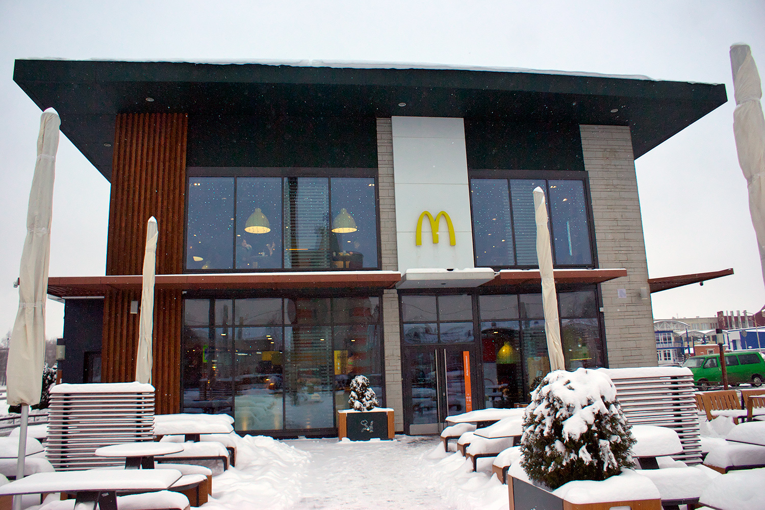 McDonalds в Витебске продолжает работать, но «без опознавательных знаков» |  Народные новости Витебска