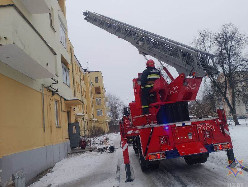 На пожаре в Витебске спасли молодого безработного. Фото МЧС