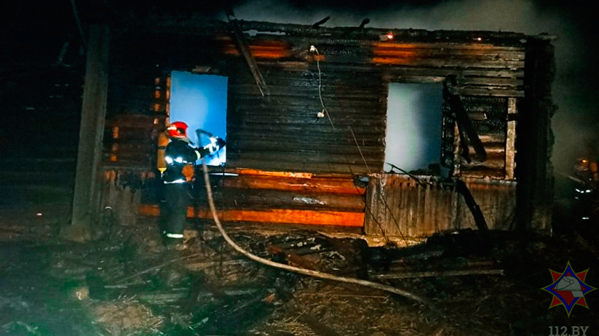 Двое мужчин сгорели во время пожара в Шумилинском районе. Фото МЧС