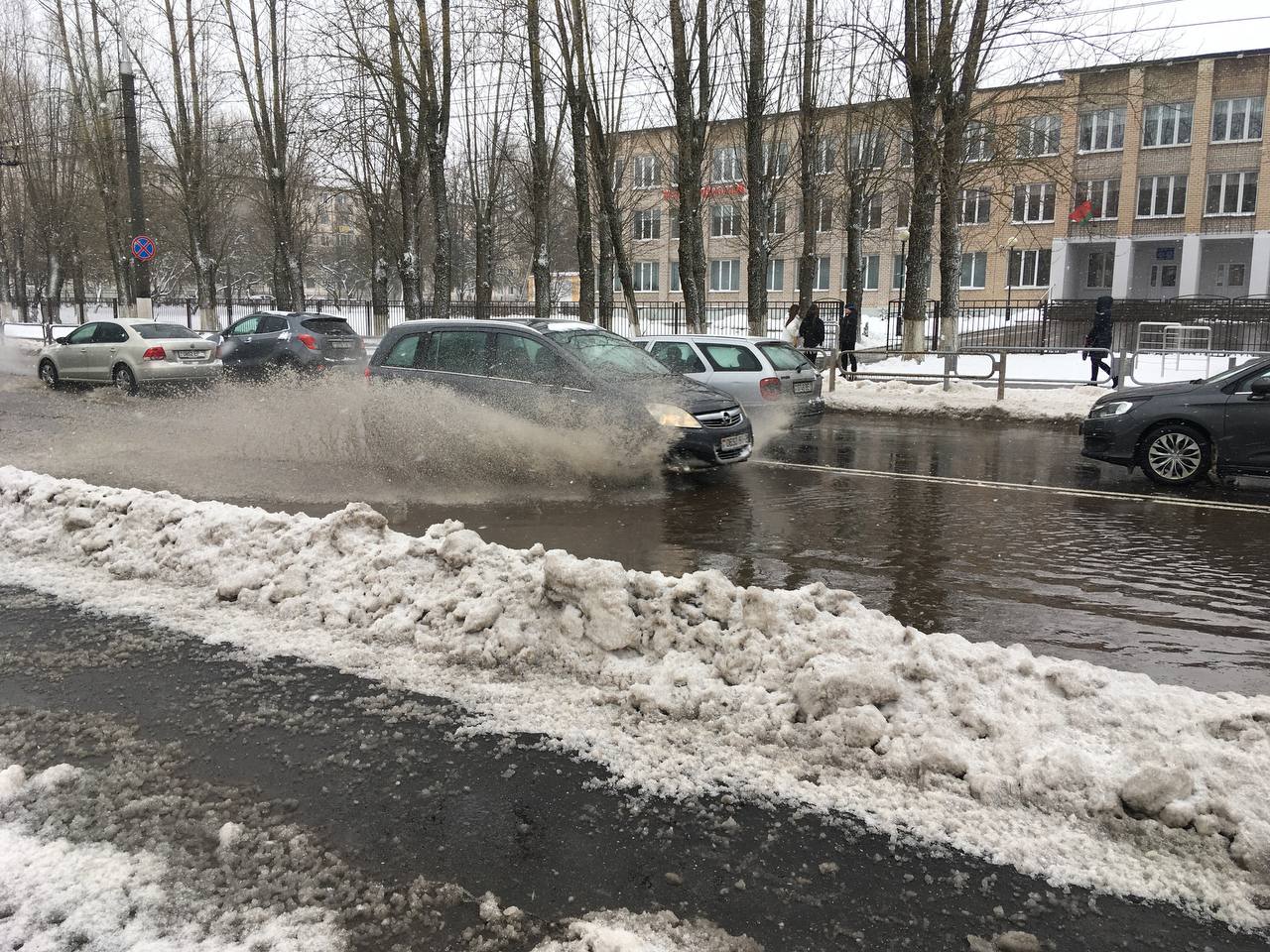 В Витебске подтопило улицу Правды. Фото ННВ