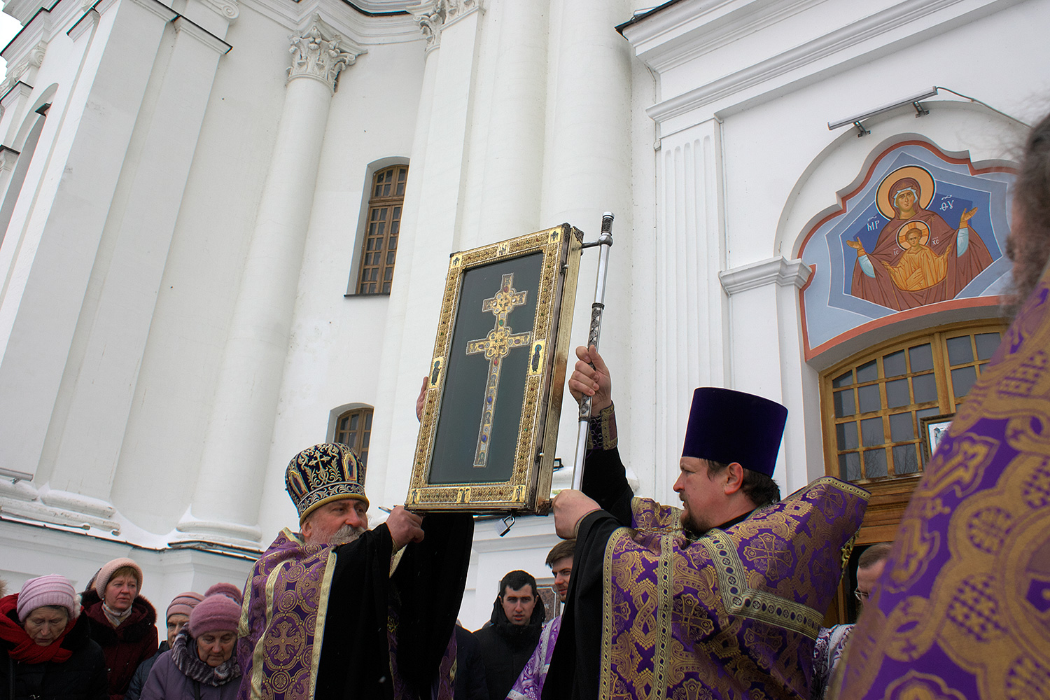 Крест святой Евфросинии Полоцкой уже в Витебске. Фото Сергея Серебро