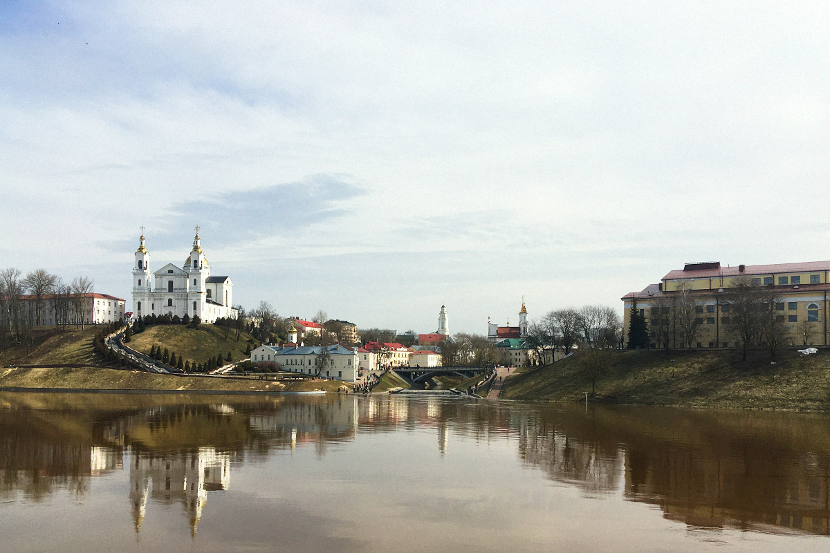 Сильный паводок на Двине: в Витебске затопило пешеходный мост и набережную. Фото ННВ