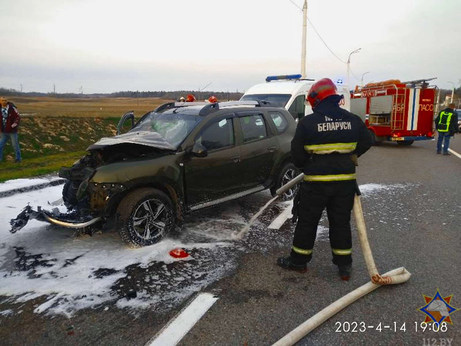 В Витебске в ДТП попали двое пожилых людей — легковушка влетела под  самосвал. Видео | Народные новости Витебска