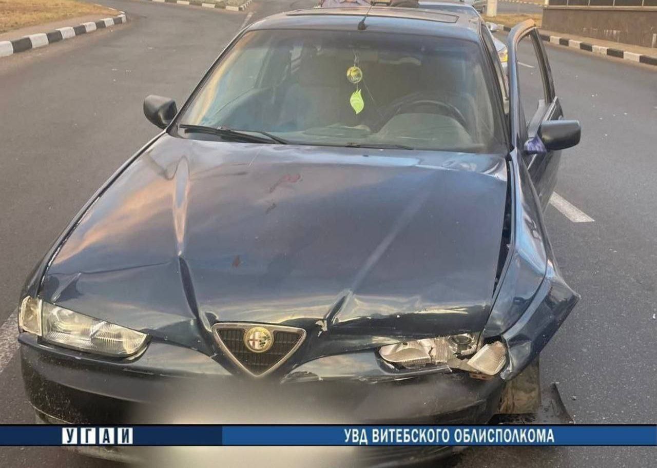 В День города пьяный витеблянин на «Alfa Romeo» удирал от ГАИ пока не врезался в другое авто. Фото ГАИ