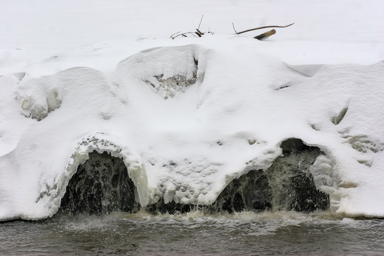 На Двине в Витебске начинается ледостав. Фото Сергея Серебро