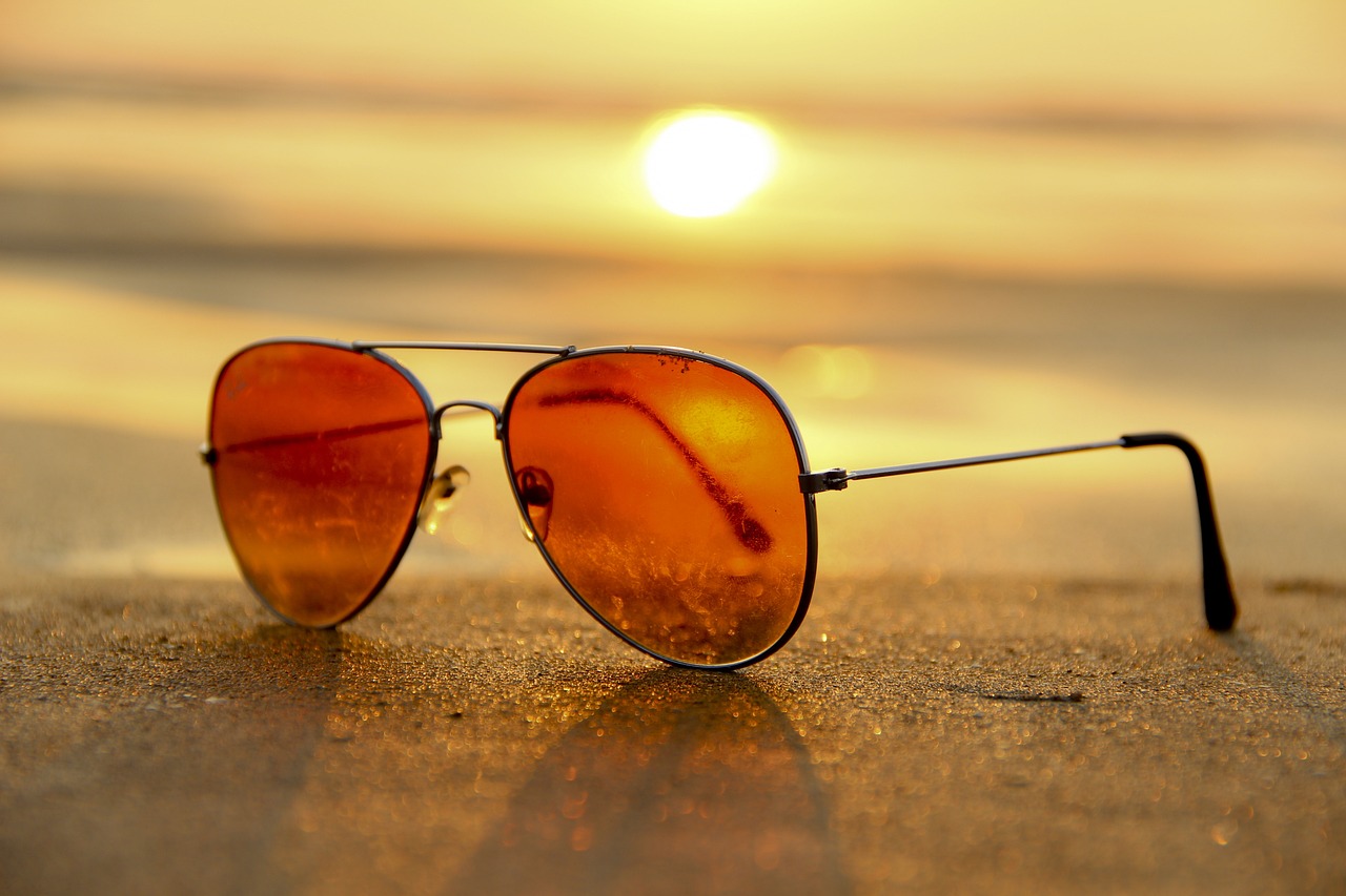 Пляж, солнце, песок, очки. Фото pixabay.com