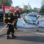 В центре Витебска «BMW» врезался в «Peugeot», одно авто вылетело на тротуар и едва не сбило велосипедиста