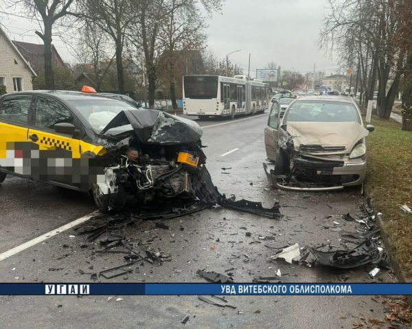 В Витебске столкнулись три авто, один из водителей в больнице